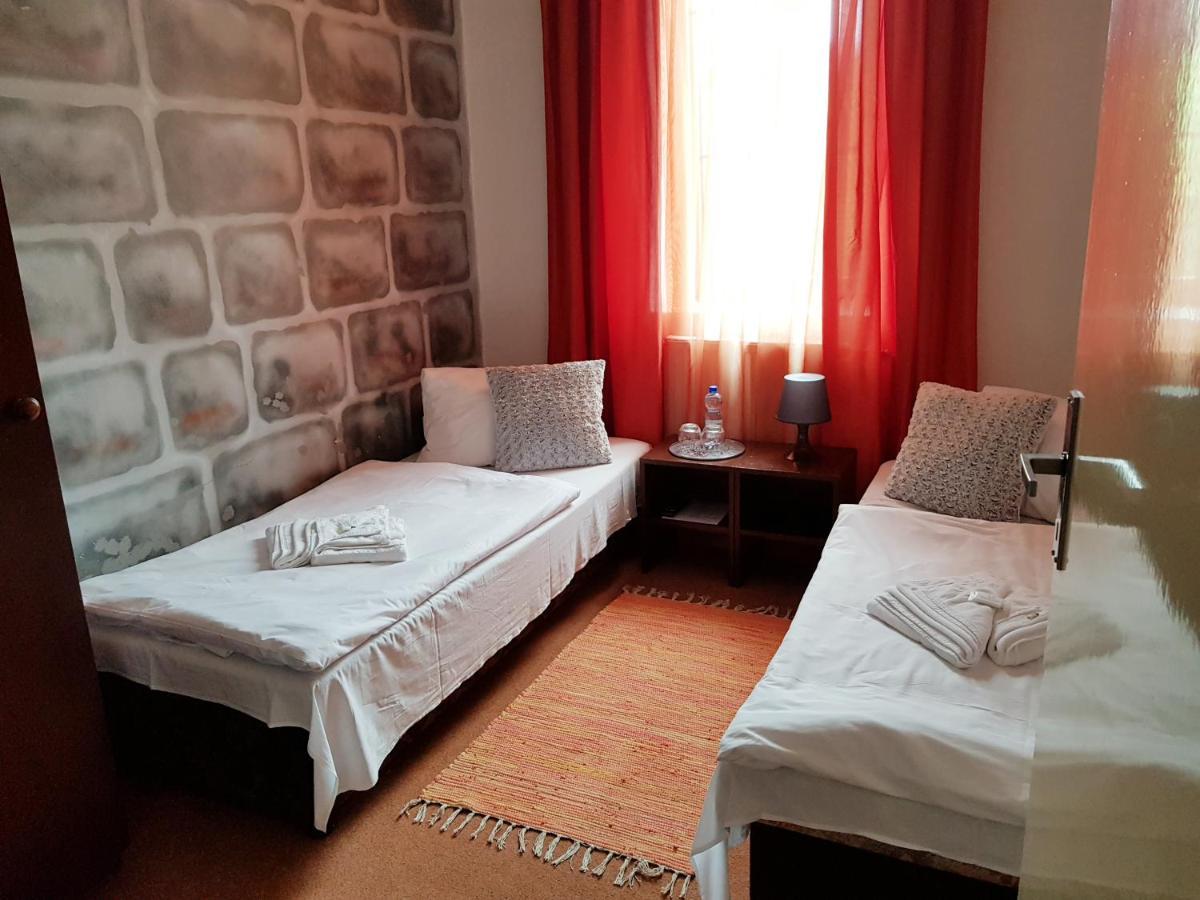 Hotel Camelot Tisa Luaran gambar