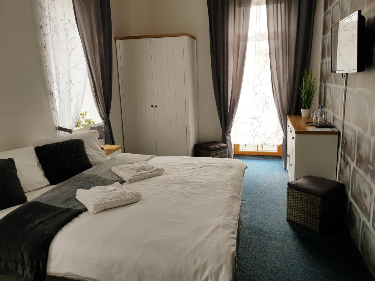 Hotel Camelot Tisa Luaran gambar