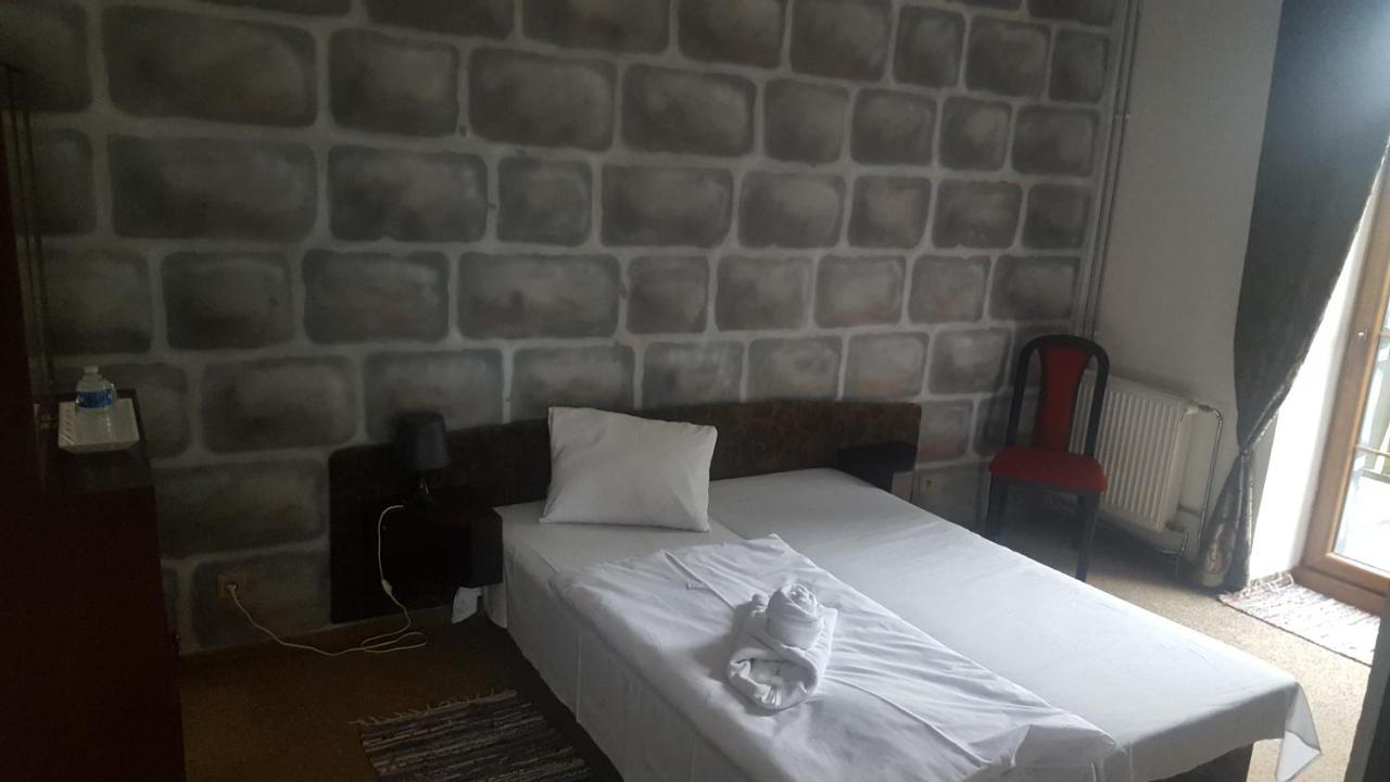 Hotel Camelot Tisa Luaran gambar