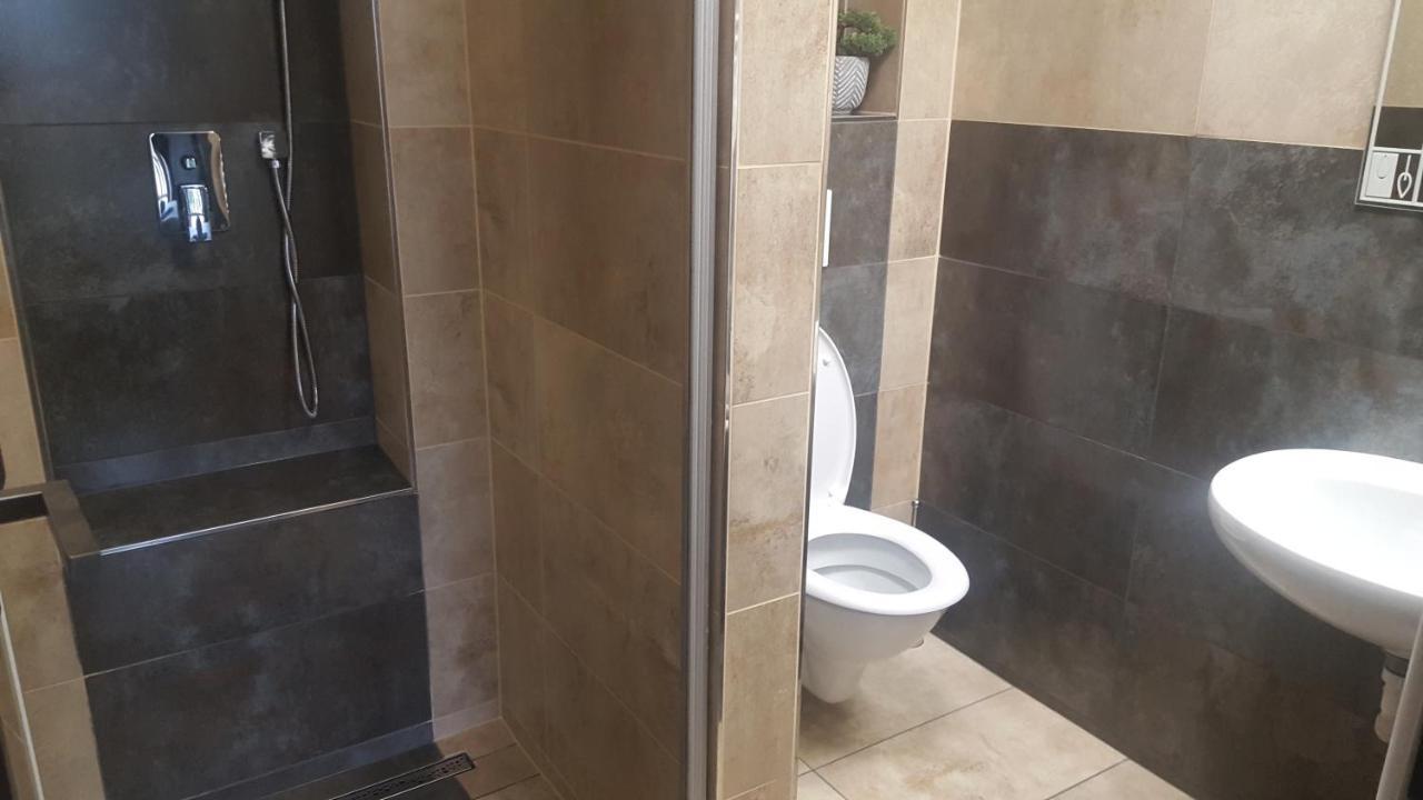 Hotel Camelot Tisa Luaran gambar