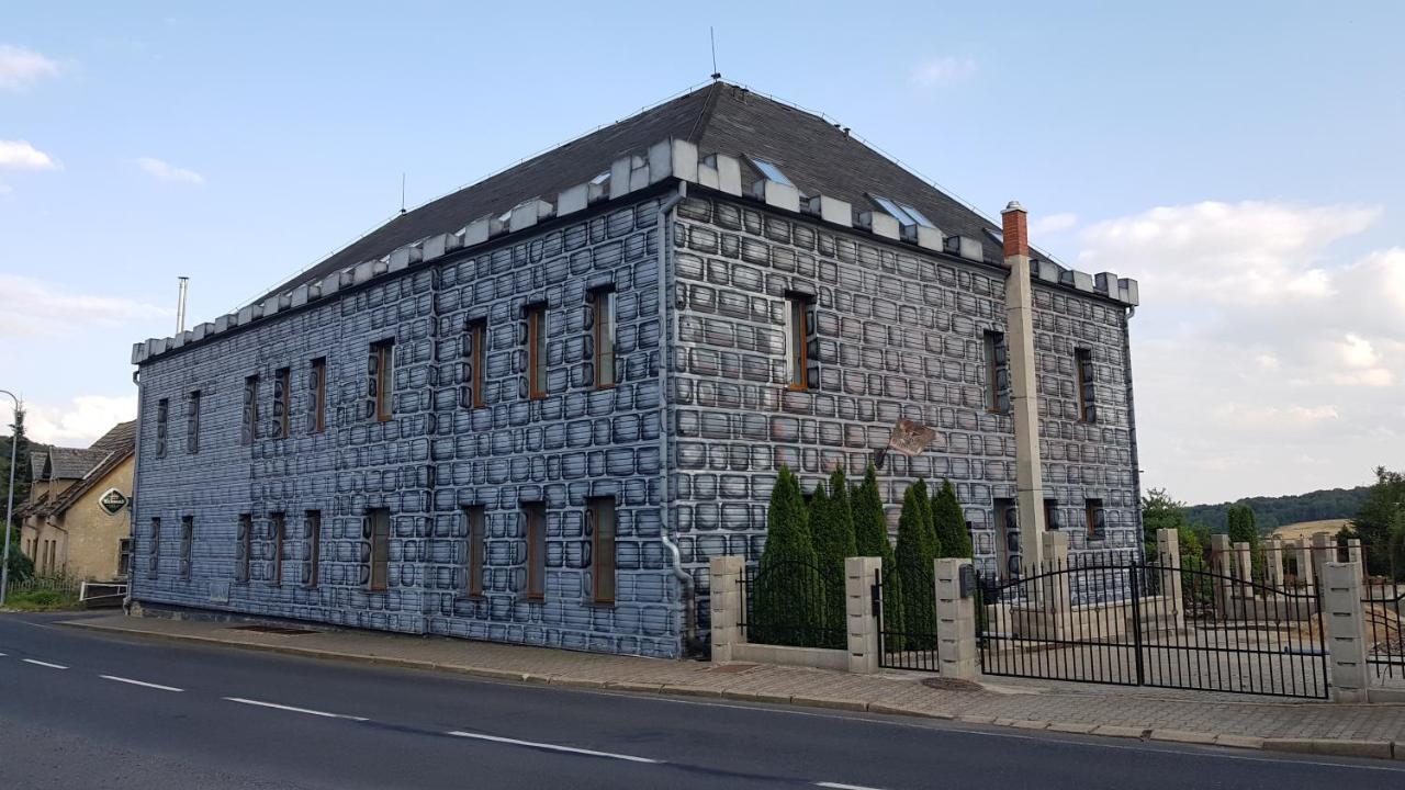 Hotel Camelot Tisa Luaran gambar