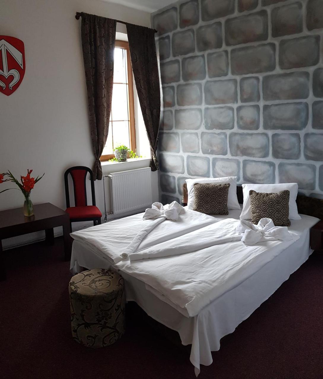 Hotel Camelot Tisa Luaran gambar