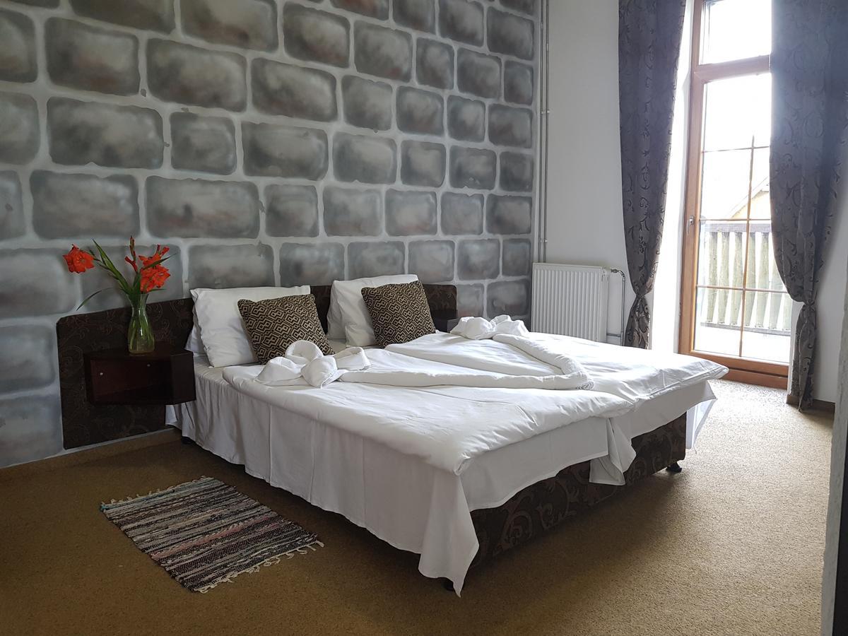 Hotel Camelot Tisa Luaran gambar