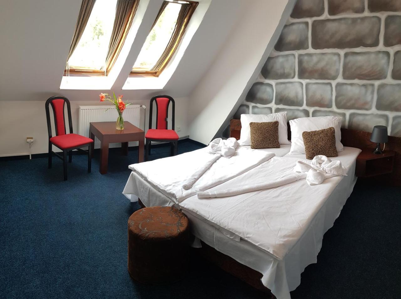 Hotel Camelot Tisa Luaran gambar